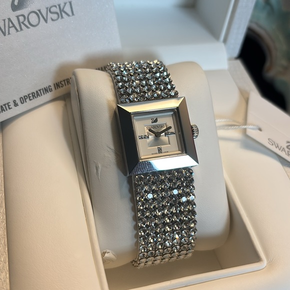 NEW Authentic Swiss Made Swarovski All Around Crystal Watch. Classic Time piece. - Picture 5 of 15